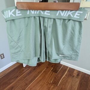 Nike Dri-Fit Swoosh Drawstring  Training Shorts Size Medium Nwt ❤️